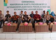 Pj. Bupati Serahkan Simbolis 500 Kartu BPJS Ketenagakerjaan Bagi Pekerja Rentan