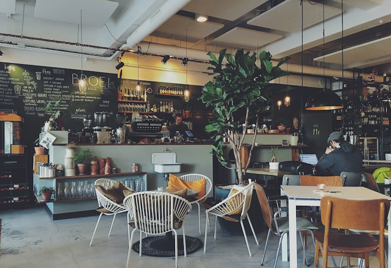 Suasana cafe hits di Bandung