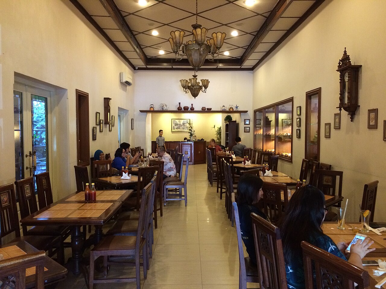 restoran keluarga di Surabaya