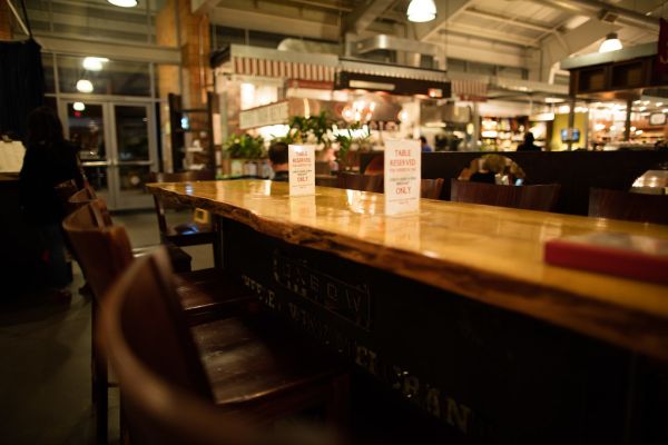 Hero reservasi restoran (Openverse)