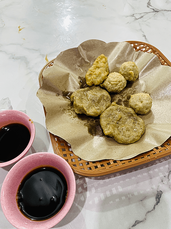 Pempek dan cuko khas Palembang
